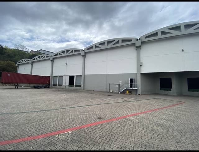 7,400M² WAREHOUSE TO LET IN MAHOGANY RIDGE